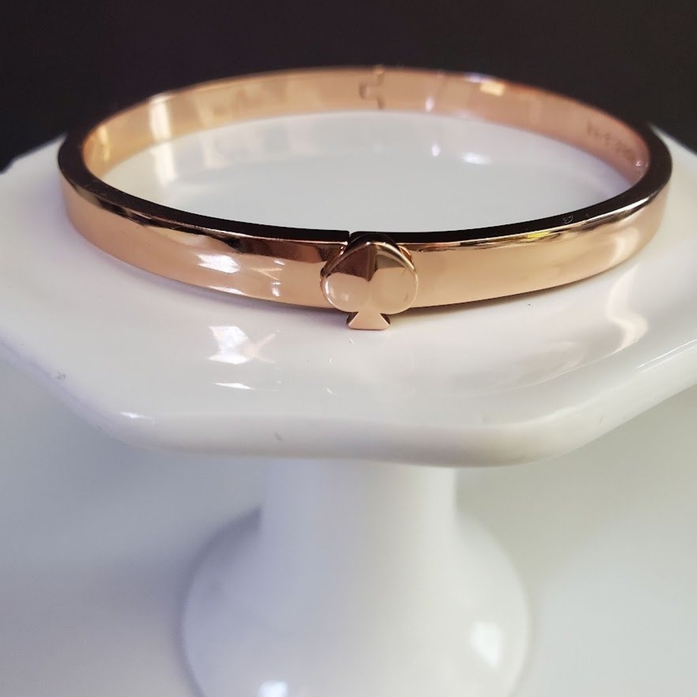 Kate Spade Heritage Spade Rose Gold Tone Hinged Bangle Bracelet Logo